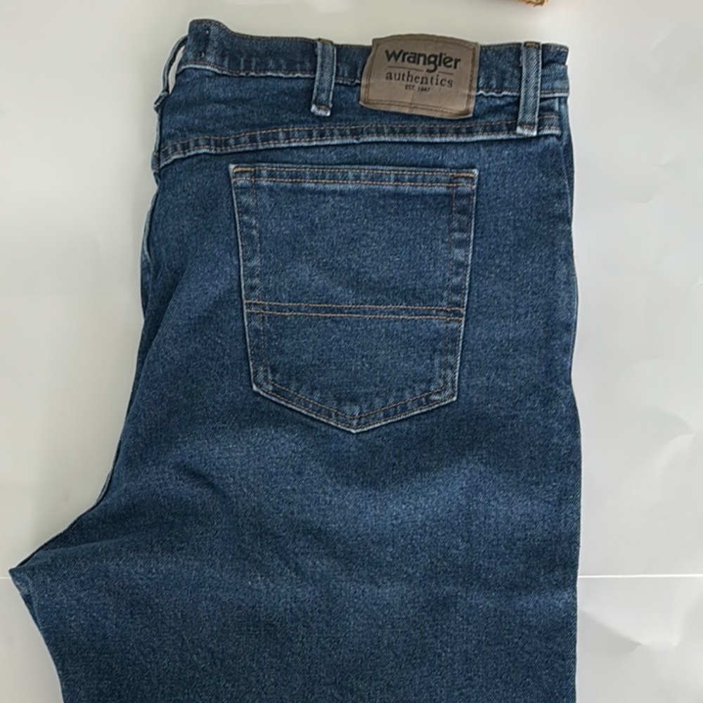 Wrangler Men’s Relaxed Fit Jeans Size 38x36 (worn and washed once)